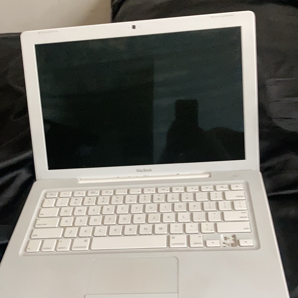 Macbook - Picture 2 of 3